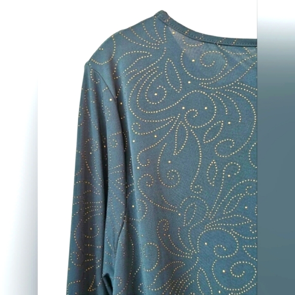 Amana Plus Deep Green Flowy Half Flutter Bell Sleeve Top W/ Gold Stud Design 2X - Picture 4 of 14